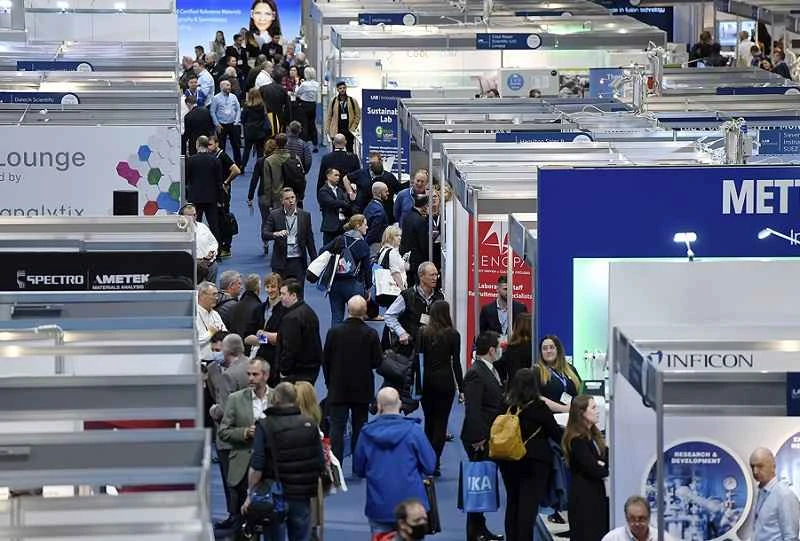 Comment puis-je obtenir le catalogue de l'exposition UK Labs Expo 2026 ?